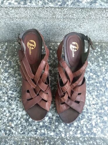 c a kombinezoni: Sandals, Bata, 39 — 2