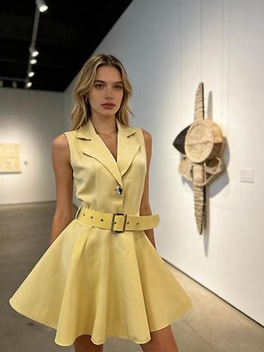 haljina mini maus: ✨Ženska mini haljina bez rukava sa rever kragnom i pojasom
✅2600 din — 6