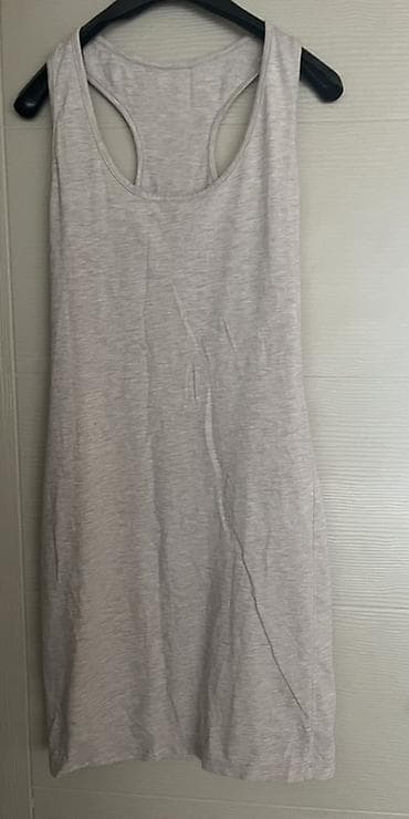 tech fleece novi sad: Siva ženska majica/haljinica bez rukava sa sportskim leđima — 1
