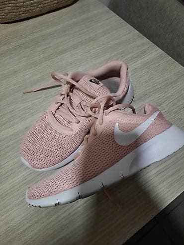 obuca smederevska palanka: Original Nike patike, nosene nekoliko puta u odlicnom stanju, broj — 5