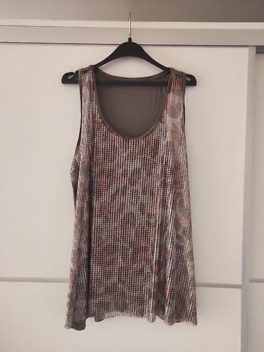 Majica odgovara za M/L, poluobim grudi 50. Napred krljusti. Iz uvoza