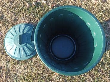 bastenska garnitura: Plastična kanta za smeće zapremine 46L. Prubližne dimenzije ф40/32cm — 6