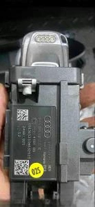 konac za sivenje koze: AUDI A4 A5 SLOT CITAC KLJUCA BRAVA 8K0909131C | audi vagen  delovi — 2