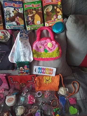 Autosedišta: Set za devojčice ( torbice, šnalice, novčanici, neseser Frozen — 4