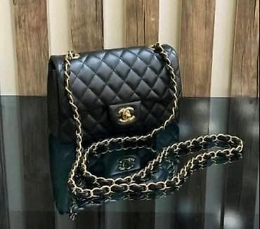 guess torbe 2022: Elegantna damska torba sa prepoznatljivim prošivenim („quilted“) — 2