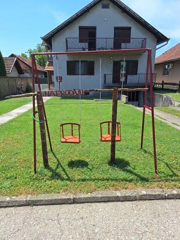 Sve za dečije igralište: Čvrsta metalna ljuljaška sa dva sedišta, idealna za dvorište ili