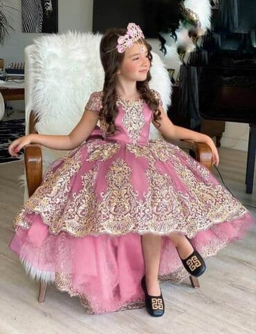 new yorker novogodisnje haljine: 1-13
6900 din — 1