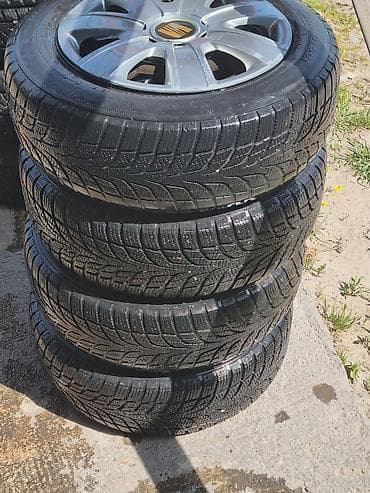 felne ili kapna: Gume M+S cetrnestice 175 65 r 14 sq celicnim felnama i ratkapnama — 2