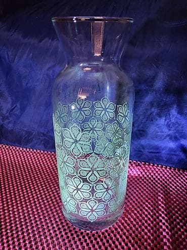 Vaza nova,vintaz staklena. Vaza je bez ostecenja,sve na vazi odsjaj na lalafo.rs Vaza nova,vintaz staklena. Vaza je bez ostecenja,sve na vazi odsjaj