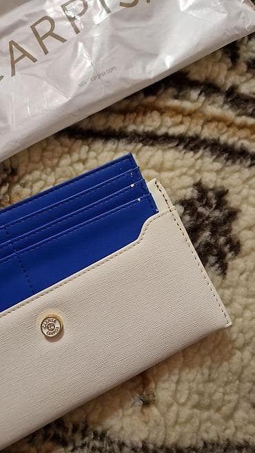 Novcanik, nov. CARPISA ima ostecenjena plavom deluju koje se ni ne