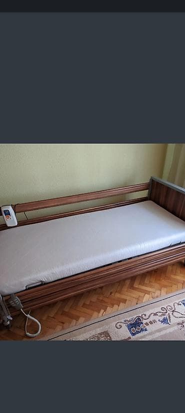 Medicinski nameštaj: Relativno malo korišćen krevet, prodaje se u kompletu sa medicinskim i — 6