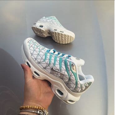čizmice za zimu: Nike air max tn patike 

Novo
Brojevi 36 do 46

fb Moja Kupovina 1 — 9