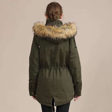 cipele sa vazdusnim djonom: Parka 
S M L XL 
Cena 3.500 dinara — 3