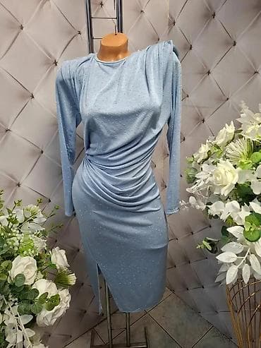 Elegantna plava haljina sa dugim rukavima i diskretnim sjajnim na lalafo.rs Elegantna plava haljina sa dugim rukavima i diskretnim sjajnim