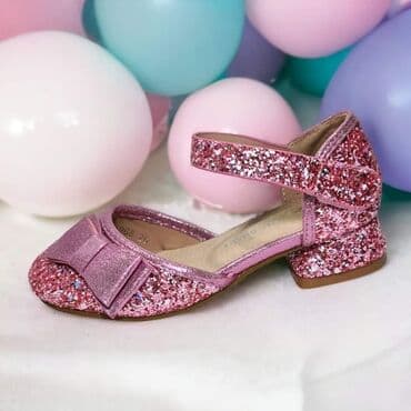 PREDIVNOCA Prelepe sandalice sa zatvorenim prsticima, sa stiklicom