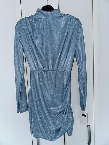 grobari ruma: Svečana kratka haljina u svetlucavoj srebrno-plavoj nijansi. - — 1