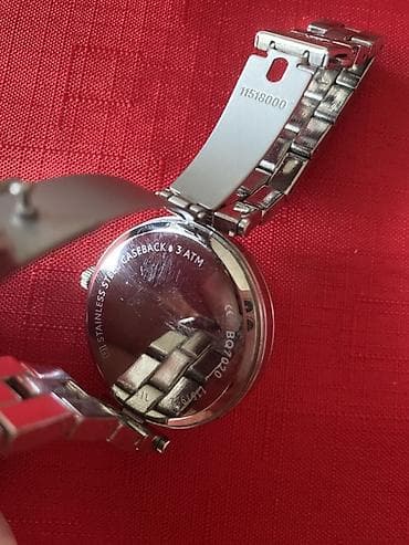 nakit od gline: Fossil ženski ručni sat u originalnoj metalnoj kutiji. - Model — 4