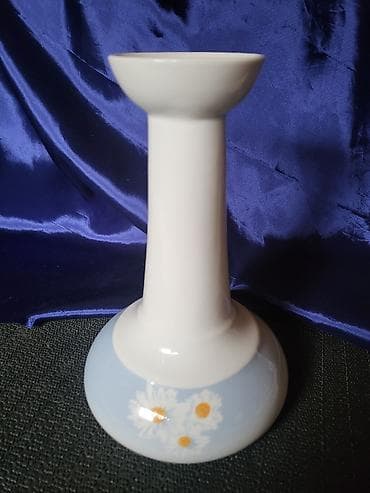 the rock visina: Svecnjak nov,vintaz porcelanski. Visina. 18,5cm. Stopa. 11cm — 2