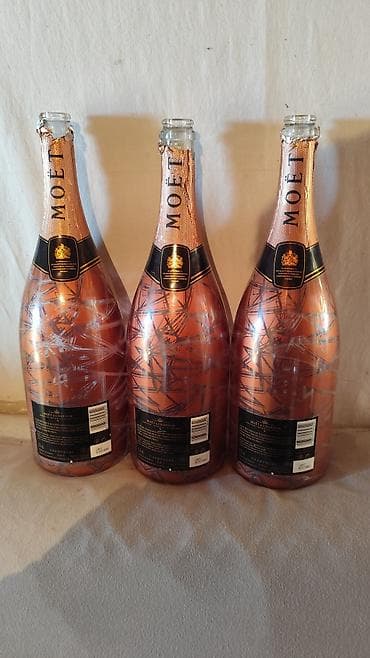 razne stvari na prodaju: Prazne flaše Moet & Chandon 1.5L i 0.7 ml N.I.R Prodajem prazne — 5