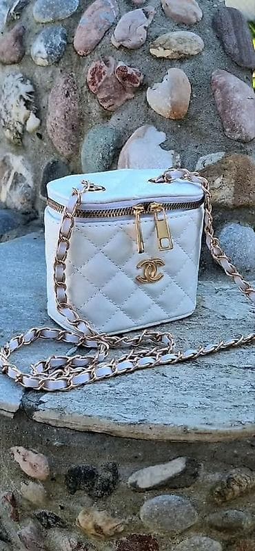 festina torba: Torbica 
Dimenzije 12x13
3100 din
💋 — 3