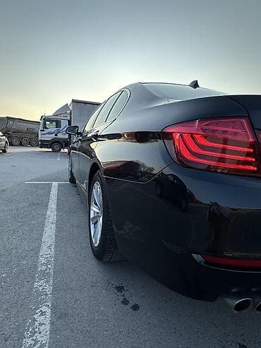 bmw e90 sedista: BMW Serije 5 (F10) – limuzina, crna boja - Motor: dizel, 2.0 — 4