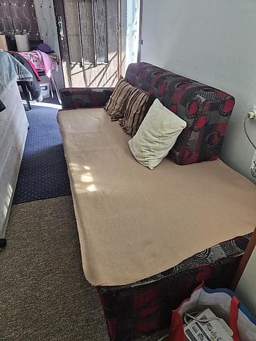 Izgubljeno-nađeno, dajem besplatno: Trosed na razvlacenje poklanjam. preuzeti na licu mesta — 2