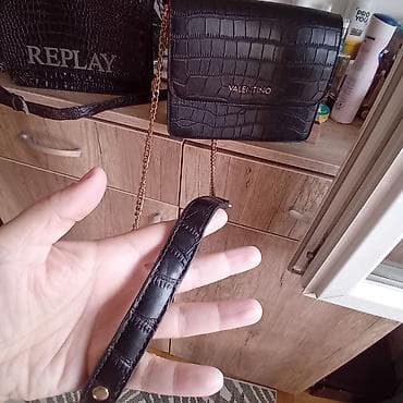 sanel torbe: Valentino torbica – crna, efekt krokodilske kože. Dobija se i novcanik — 2