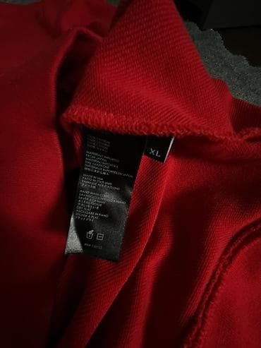 adidas zeleni duks: Crveni duks sa printom – veličina XL - Model: okrugli izrez, dugi — 2