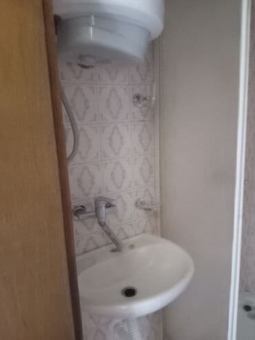 kuca u sivcu: Izdaje se poslovni prostor u Bačkoj Topoli, površine 206m2. Lokal se — 16