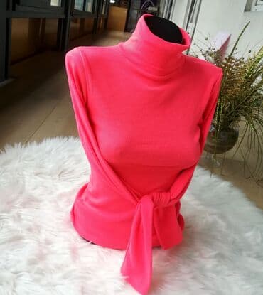 M, bоја - Crvena na lalafo.rs M, bоја - Crvena