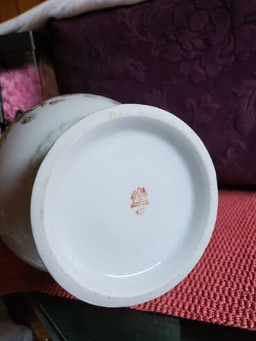 vaza sa cvecem crtez: Vaza nova iz 70ih. god. jugoporcelan. Visina. 27,5cm — 13