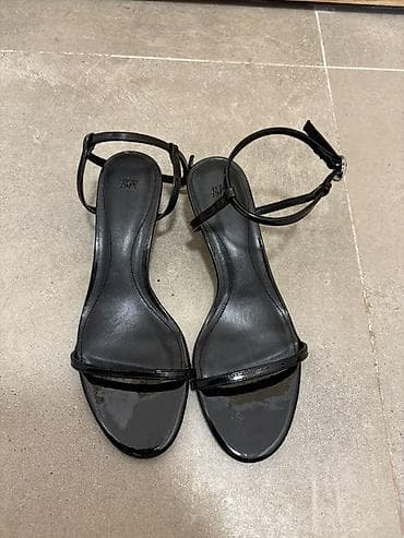 NOVO Elegantne sandale na štiklu H&M - Boja: crna, lak završna