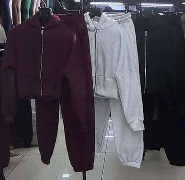 Suits: Termo kompleti Veličine: S M L Boje: crna siva bordo Cena: 3500 — 2