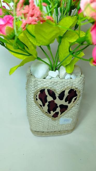 Prehrambeni proizvodi: Dekorativna aranžmanska saksija sa veštačkim ružama - Aranžman: buket — 4