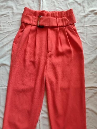 armani kais: Pantalone visokog struka u koralno-crvenoj boji. - Kroj: „paperbag“ — 2