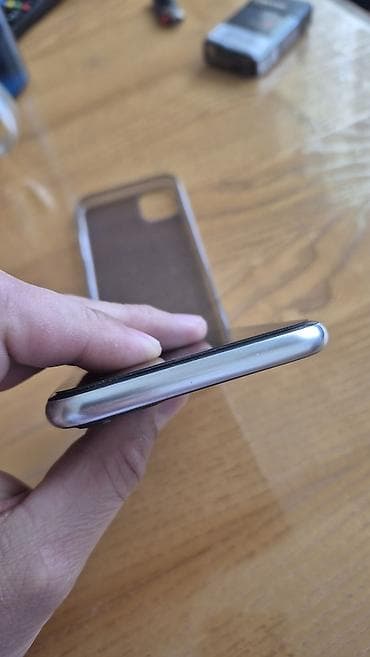 wiko telefoni sa tastaturom: Apple iPhone 11 – crni - Ekran 6.1", Liquid Retina HD (IPS), True — 4