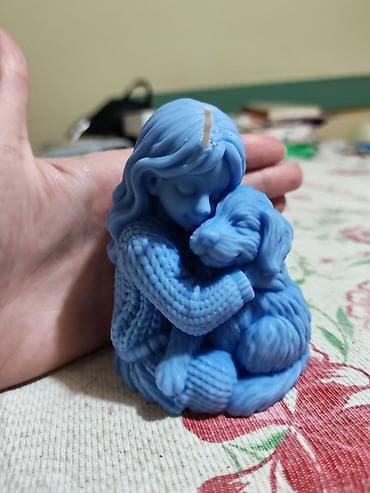plisani: Boja po dogovoru ❤ Ukrasna sveća – devojčica koja grli psa, plava - — 3
