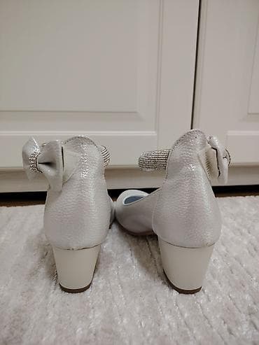 kozne cipele zenske: Cipele na stiklicu za male smizlice u sedef beloj boji sa zatvorenom — 4