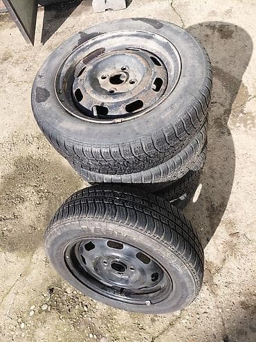 gume za auto prikolice: Čelične felične sa gumama R14 4x100 centralna rupa 54,1mm. Cena je — 1