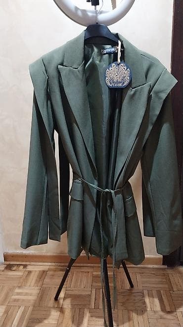 dzak odece garderoba: Ženski blejzer Peafowl – maslinasto zelena boja. Univerzalan za S,M,L — 1