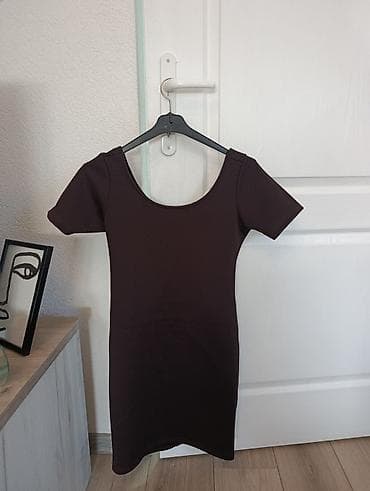 mona torbe bez: Kratka ženska haljina, telo-kroj (bodycon), u tamno braon boji. - — 1