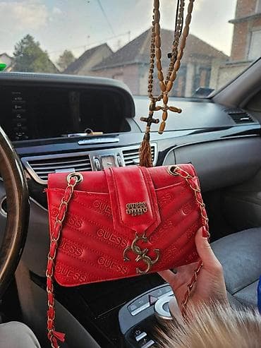 Modne ženske torbe – izbor različitih modela i brendova - Crvena