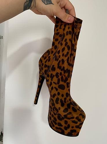 carape za ugg: Visoke stikle 39-40
Za vise info kontaktirajte me — 7