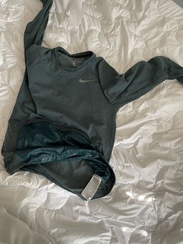 new yorker београд – слике: 2 u 1
Nike duks gornji deo
M veličina
8000din
Iz inostranstva — 7