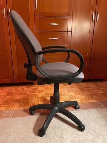 simpo sto i stolice: Ocuvana radna stolica — 4