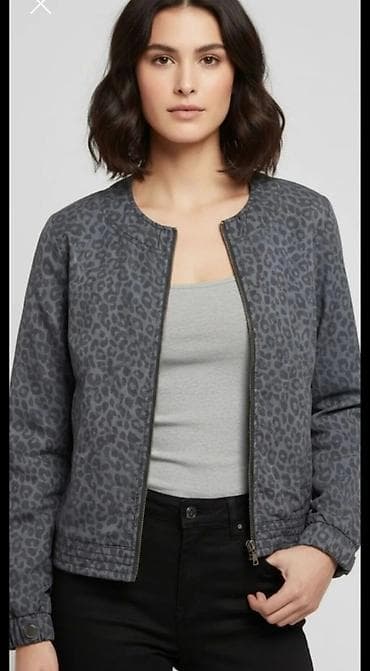 Ženska jakna sa leopard printom u sivoj boji. - Kroj: ravna silueta