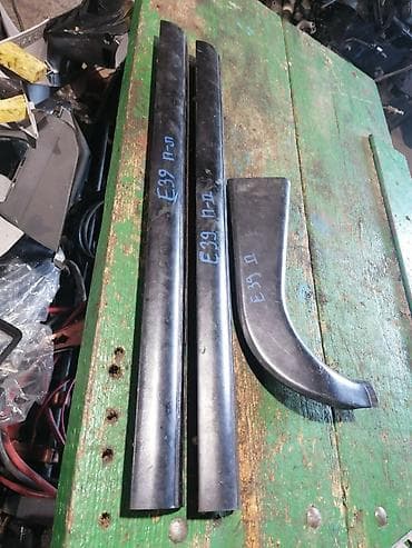 tabla u autu: BMW E39 – Set plastičnih lajsni/pragova unutrašnjosti - Originalne — 2