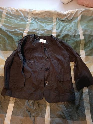 Ženska lagana jakna/sako u tamno braon boji. - Kroj: kratki