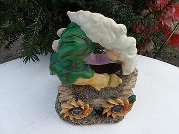 sanjalica 20: Patuljak ukrasna saksija 
Visina 27 cm
Sirina 13 cm
Duzina 20 cm — 6