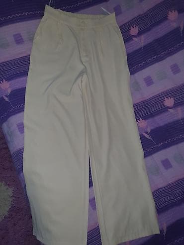 Kompleti: Damski komplet – prsluk i pantalone, bež/šampanj ton. - Materijal — 4